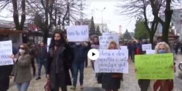 Zëri i Amerikës nxjerr videon, ja si u sulmua godina e Partisë Socialiste
