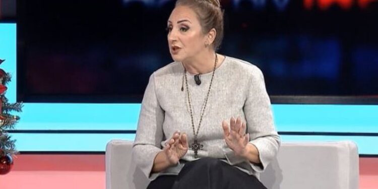 U takua me babain biologjik pas 47 vitesh, Mariana Kondi shpërthen në lot në mes të emisionit