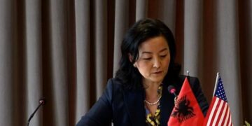 Ambasadorja Kim goditje kritikëve: Reforma në drejtësi do të vazhdojë, nuk duhet të ketë asnjë vonesë me Kushtetuesen