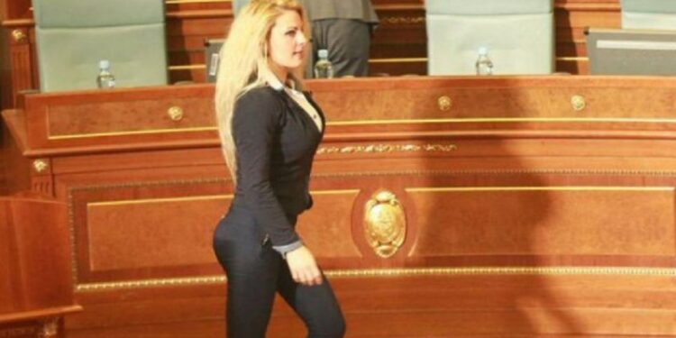 Gazeta gjermane e cilësoi si më të bukurën në Ballkan, deputetja shqiptare tregon politikanin më “hot” të cilit nuk i reziston dot