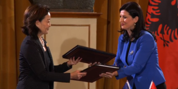 Firmosi marrëveshjen historike më Shqipërinë, ambasadorja Yuri Kim jep mesazhin e koduar: Ne po punojmë dhe me BKH! Ky traktat siguron një armë të fuqishme!