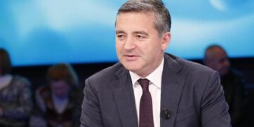 ‘’Në djall të shkojë…’’! Ministri Klosi rrëfen momentin e tij më të vështirë: Unë u ndjeva jashtëzakonisht shumë keq kur djali im…