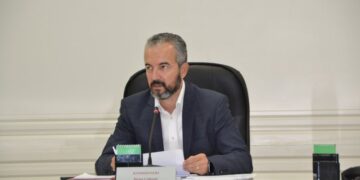 Vendimi për të bllokuar fushatën e qeverisë krijon tension në KQZ, anulohet mbledhja në minutat e fundit, kërkohen konsultime