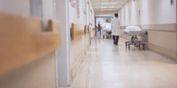 Ndalohen 3 infermiere shqiptare dhe 2 bullgare në spitalin e Janinës në Greqi: Policia befasohet nga ajo që mëson për to