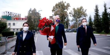 Rama premton mbërritjen e dozave të para shumë shpejt: Vaksinimi do të bëhet në stadium! Mjekët të sigurt se do luftohet dhe mutacioni i ri