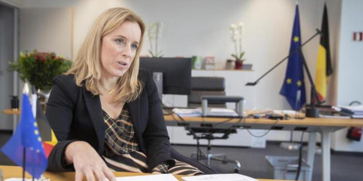 E PAPRITUR! Publikohen aksidentalisht çmimet e vaksinave të porositura nga Bashkimi Evropian, ja sa kushtojnë