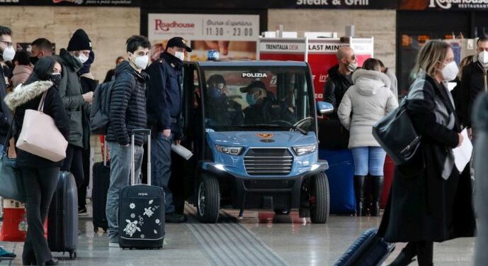 Një grua e kthyer nga Britania e Madhe bashkë me partnerin të izoluar në Itali, autoritetet qetësojnë: Varianti i ri i koronavirusit nuk është më agresiv