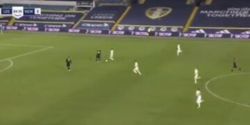 Vrapoi nga mesi i fushës: Sulmuesi shqiptar shënon golin e parë në Premier League, festa është e gjitha e tij (Video)
