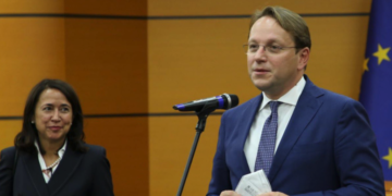 Brukseli zyrtar reagon pas akuzave të Saliut dhe opozitës ndaj OMN dhe znj. Calavera: Pavarësisht presioneve, reforma në drejtësi nuk ndalet. Akuzat janë të papranueshme
