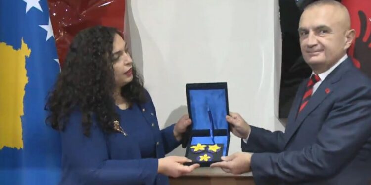 “Ky është skandal”, Frrok Çupi nxjerr prapaskenat e rënda, tregon politikanen e njohur që erdhi me ‘mision të fshehtë’ në Shqipëri: Iu nënshtrua Bashës që është nën hetim!