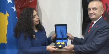 Fatos Klosi: Vjosa Osmani në Tiranë bëri fushatë, e turpshme të flasësh me gjuhën e Metës dhe të Saliut, ja pse ajo nuk përfaqëson askënd