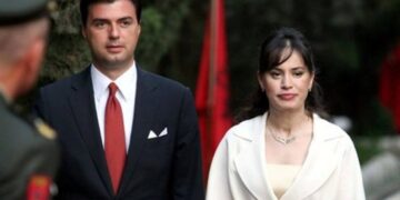 Gënjeshtari Basha e fshehu, sot tregoi një të vërtetë të rëndë papritur: Aurela ka kaluar COVID-19! Unë, vajzat dhe prindërit jemi mirë… shpërndarë nëpër vila!