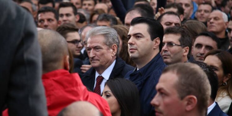 “Belbëzon” analisti Agron Gjermarkaj para pyetjes së Eni Vasilit: Ju mendoni se Lleshaj duhet të jap dorëheqjen por Basha duhet të bëhet kryeministër pas “21 Janarit”