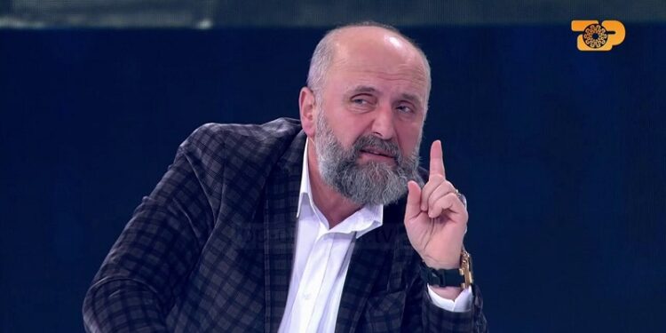 Po bëni krim publik, duke na nxjerrë këtë tipin në TV