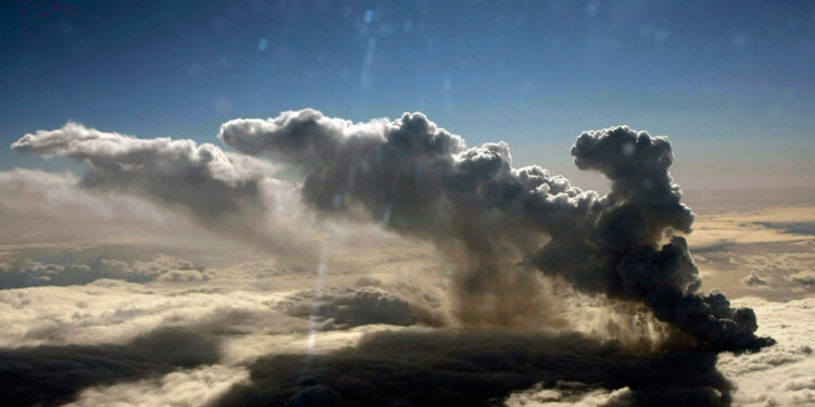 VIDEO: Meteori përplaset mbi Malin e Golikut? Banorët rrëfejnë momentet e shperthimit