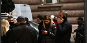 FOTO-LAJM/ Ish-deputetët e LSI shfaqen duke organizuar protestën e dhunshme të së dielës