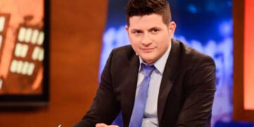 Ermal Mamaqi nuk mban ndaj kritikëve: Qekeni të çuditshëm, mua më kanë trajnuar mjeshtra si Vasil Naçi. Trajnimet që t’ju kushtojnë 39.000 euro në vit