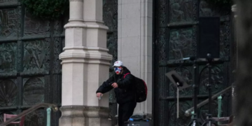 Të shtëna në katedralen e Manhattan, eleminohet agresori, nisi të gjuante me automatikë pas koncertit për Krishtlindjet