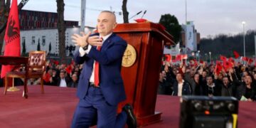 Meta pret që tre ushtarët e tij në Kushtetuese të japin prova: Të shpallin antikushtetuese zgjedhjet e 30 Qershorit dhe të ligjërojnë shkeljet e tij!