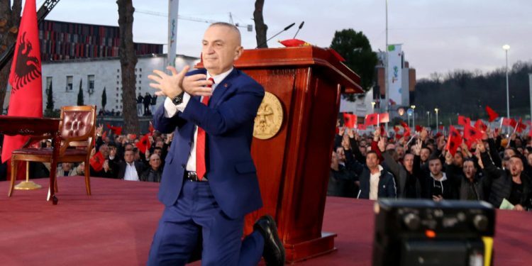 Akuzat e Ramës, Meta “padoreza” flet si kryetar partie: S’jam palaço, unë e çoj fjalën deri në fund. Do organizoj një manifestim të fundit, që ta rrëzoj Qeverinë