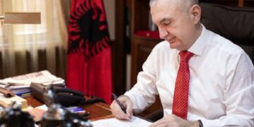 Meta nuk guxon të bëjë “gili-vili”, pas propozimit të Ramës dekreton asgjë… ndërrimin e karrigeve të dy ministrave
