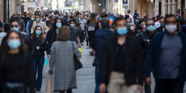 Bilanci italian, shifrat mbeten të larta, qeveria në dilemë për rikthimin e “zonës së kuqe”