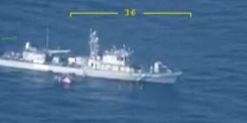 Forcat greke shtyjnë emigrantët drejt v.dekjes në det, shpëtohen nga turqit