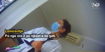 Laboratori në Laç, 30 sec për përgjigjen e Covid 19! Laborantja: Dukesh nga çehrja që ke koronavirus
