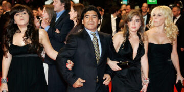 Maradona nuk i la asnjë qindarkë ish-gruas dhe dy vajzave nga pasuria e tij