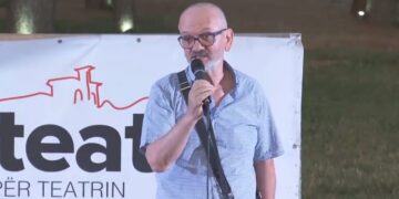 Aktori Mehdi Malkaj revoltohet me ambasadoren Yuri Kim: Të kesh turp që na kërkon protesta paqësore