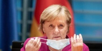 Angela Merkel paralajmëron bizneset: Mbështetja e shtetit nuk mund të vazhdojë pambarimisht