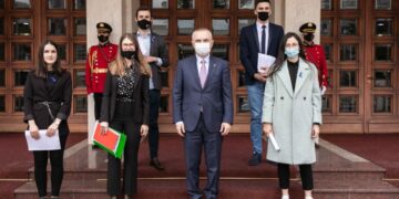 Ilir Meta, thirrje të rinjve: Është koha të rrëzoni këtë sistem, do ju ndihmoj dhe unë se po ju trajtojnë si kukulla partie