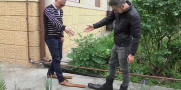 VIDEO/ Covid-19 ndryshon edhe modën: Dalin këpucët e “distancës sociale”