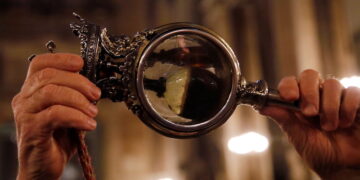 Ogur i keq për Italinë: “Mrekullia e San Gennaro” nuk ndodh, shqetësohen besimtarët