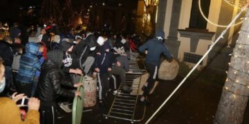 Kaosi në protestë, zv.kryeministri Braçe publikon videon dhe reagon ashpër: Ky tani është krim!