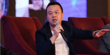 Vdes producenti 39-vjeçar i Netflix, helmohet nga bashkëpunëtori i tij