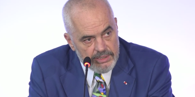 Urimi i kryeministrit për Vitin e Ri, Rama: Qoftë një vit sa më i mbarë për të gjithë shqiptarët