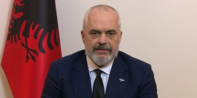 “Përulem ndaj çdo shqiptari”, Rama një mesazh në mbyllje të vitit: Kush është arsyeja pse unë zgjohem çdo mëngjes me një dëshirë të madhe që të jap gjithçka mundem