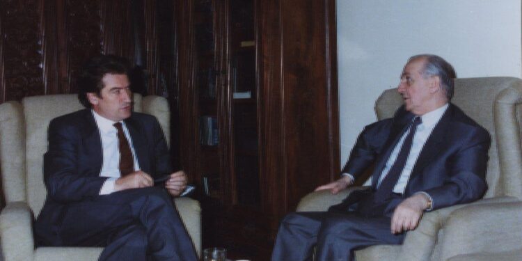 Fatos Klosi: Ja si Alia futi Berishën mes studentëve, Saliu komunist i devotshëm dhe besnik i Ramizit, eliminoi kundërshtarët për karrierë