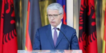 Ja çfarë shkruan Zëri i Amerikës për dorëheqjen e Sandër Lleshaj