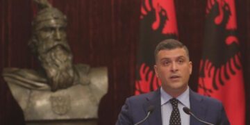 Bilushi i Metës fletërrufe për gazetarët që kanë kritikuar Vjosën