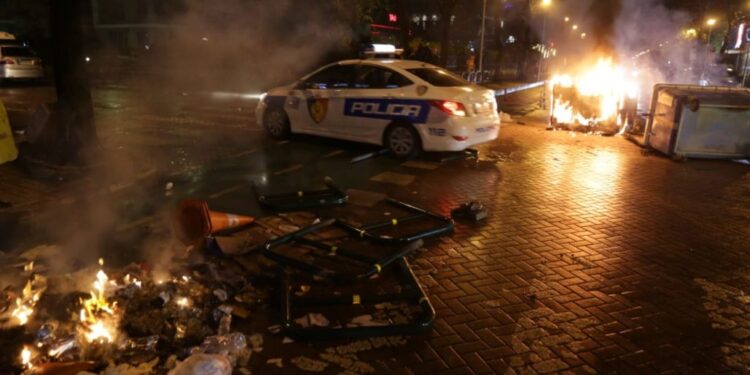 Në Perëndim është drejtësia që ndëshkon policët