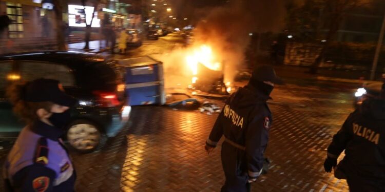 Opozitës i mbeti “fatura” e dhunës në dorë!