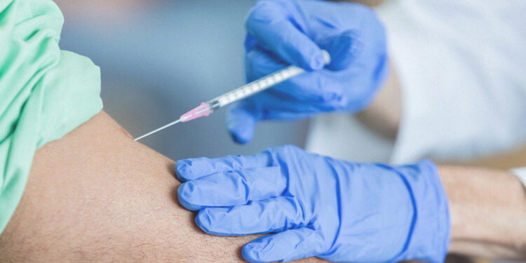 Eksperti epidemiolog tregon se kur do të ndihet efekti i vaksinave