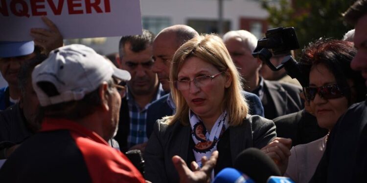 Jo më në emër të Klodianit!