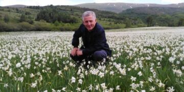 Shuhet nga koronavirusi zbuluesi i “tulipanit shqiptar”, biolog i njohur dhe zyrtar i lartë në Kukës