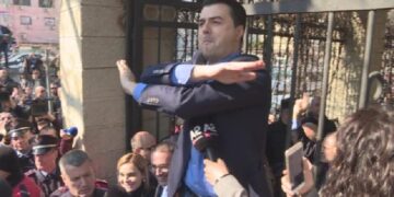 Vaksina tregoi se Lulzim Basha duhet të largohet nga politika