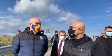 Sondazhi: Shqiptarët të kënaqur me menaxhimin e COVID, vaksinimin dhe rindërtimin!