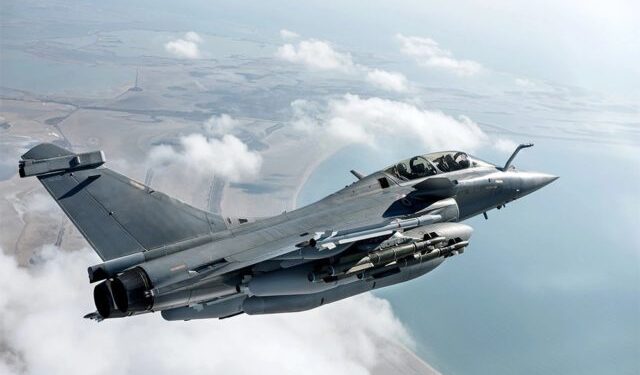 Mediat greke mburrin blerjen e avionëve luftarak francez si kulmi i teknologjisë: “Bishë” luftarake,18 avionët e Greqisë që do të ndryshojnë ekuilibrat në Egje?!