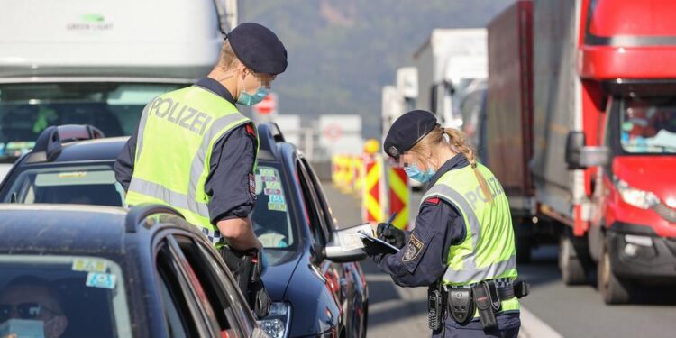 “Mirë se vini në Brexit”! Shoferëve britanikë që hyjnë në BE u konfiskohet buka që kanë me vete
